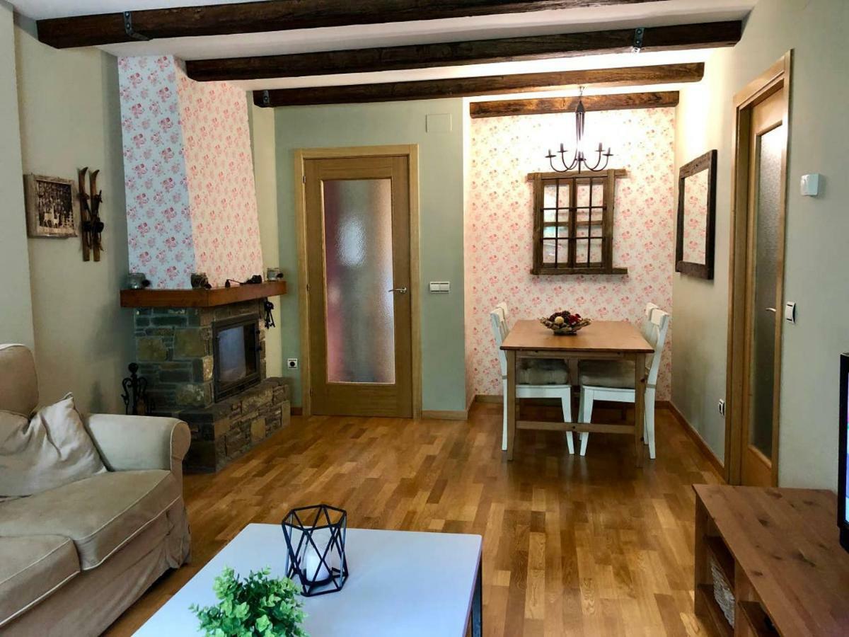 Acogedor Apartamento En El Corazon Del Valle Les Bordes Buitenkant foto